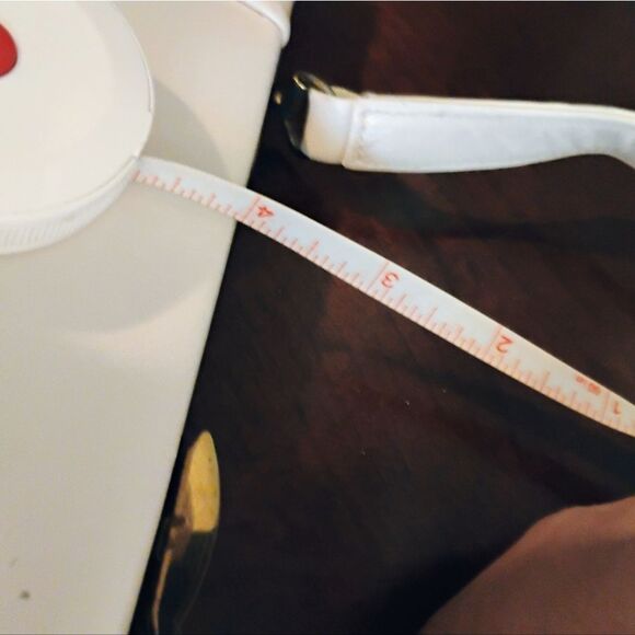 White Structured Clutch with Geometric Design - Picture 12 of 12